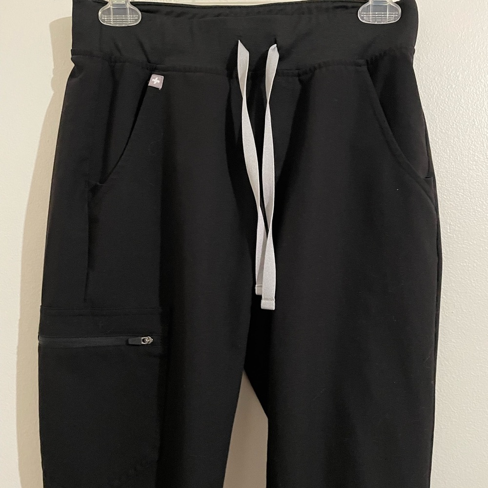 FIGS black Zamora regular waist petite inseam jogger like new